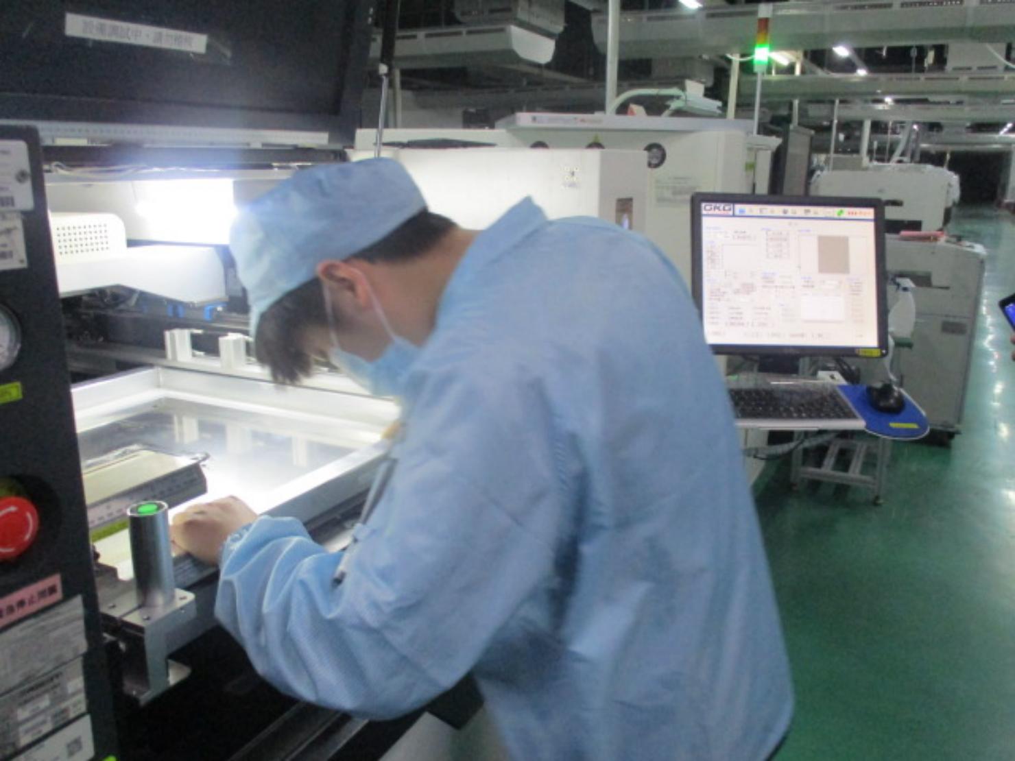 【郑州园区】iDPBG-MLB工程处工会开展SMT印刷机技能比武